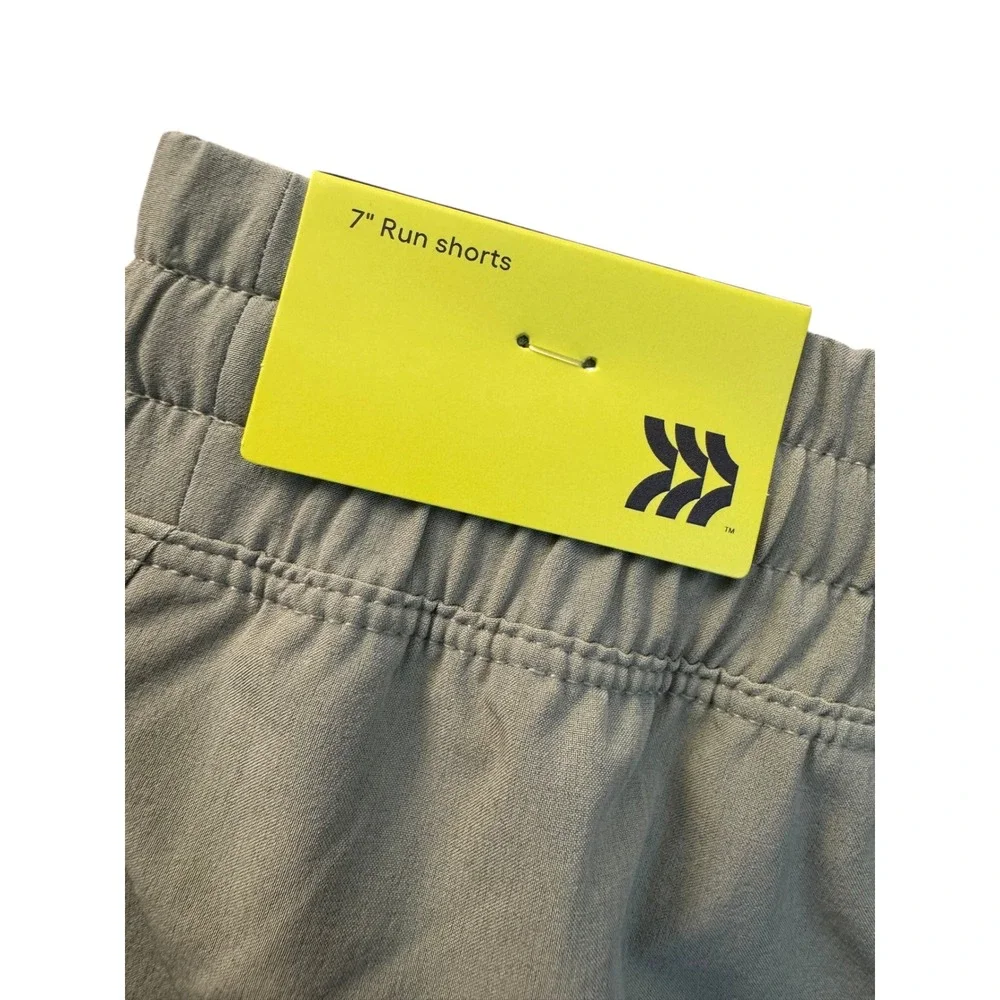 All in Motion Mens Large 7